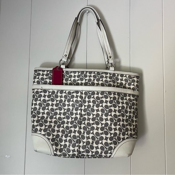 Authentic Coach Purse - Picture 2 of 9